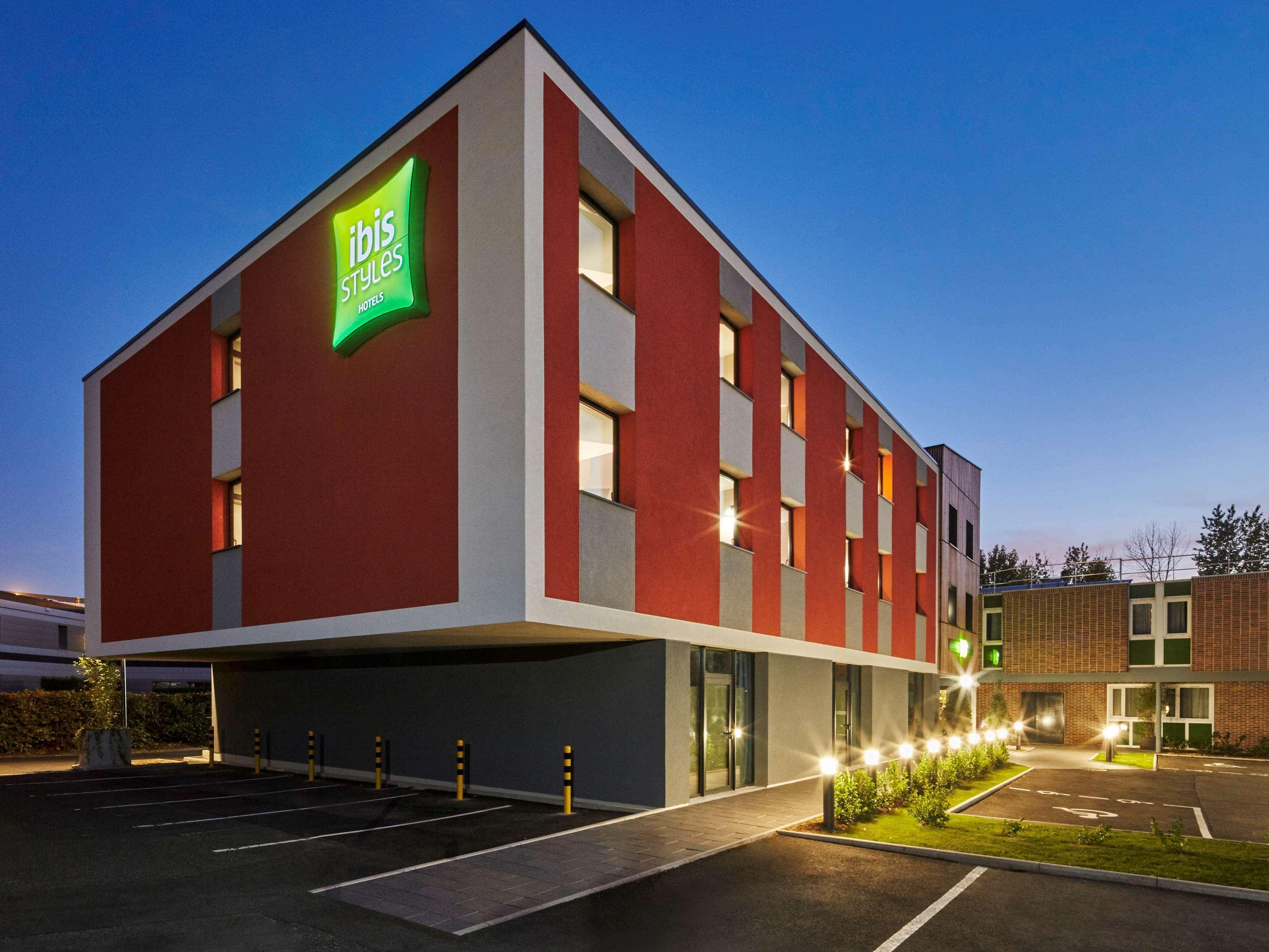Hotel Ibis Styles Evry Lisses Esterno foto