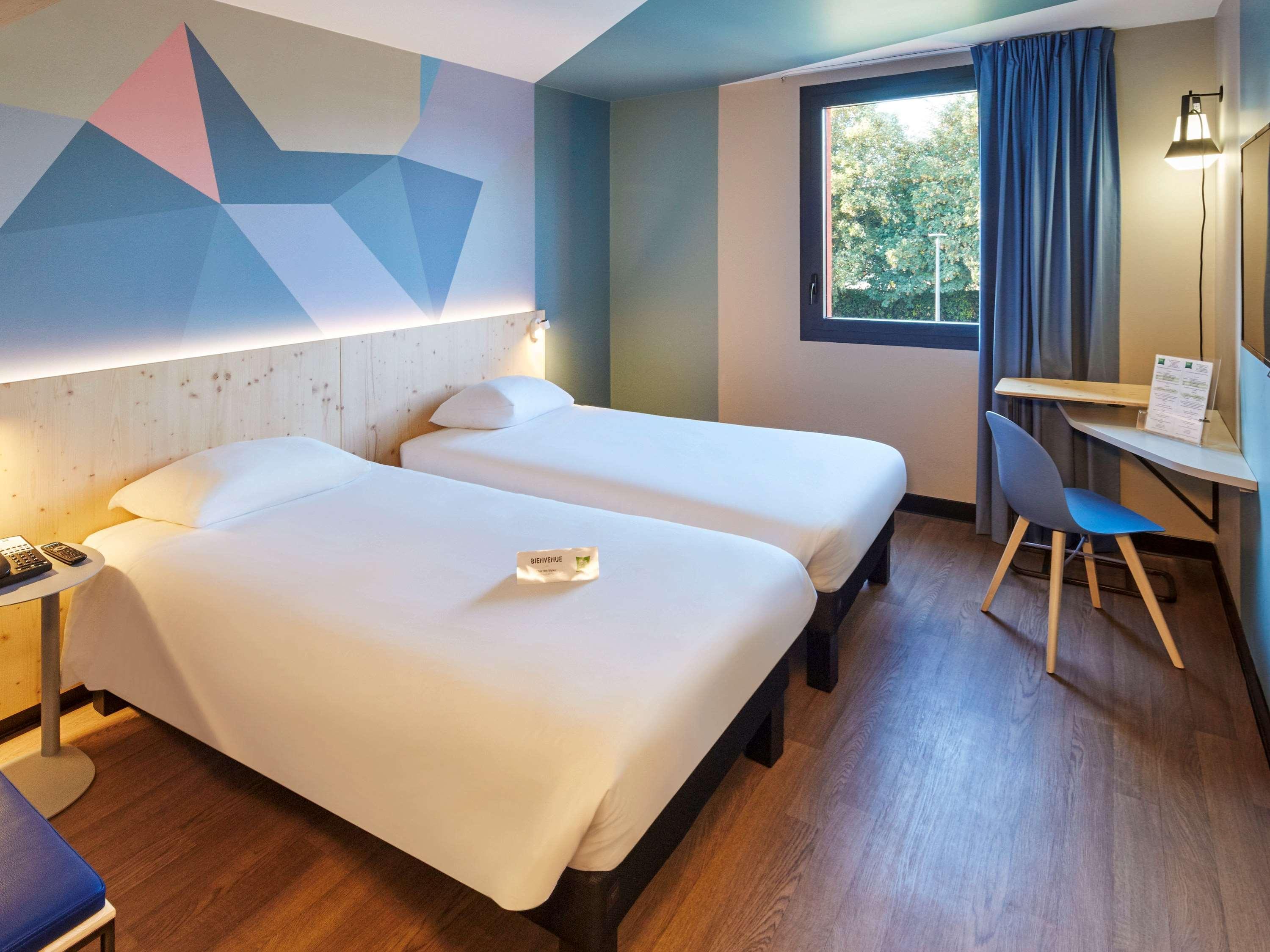 Hotel Ibis Styles Evry Lisses Esterno foto