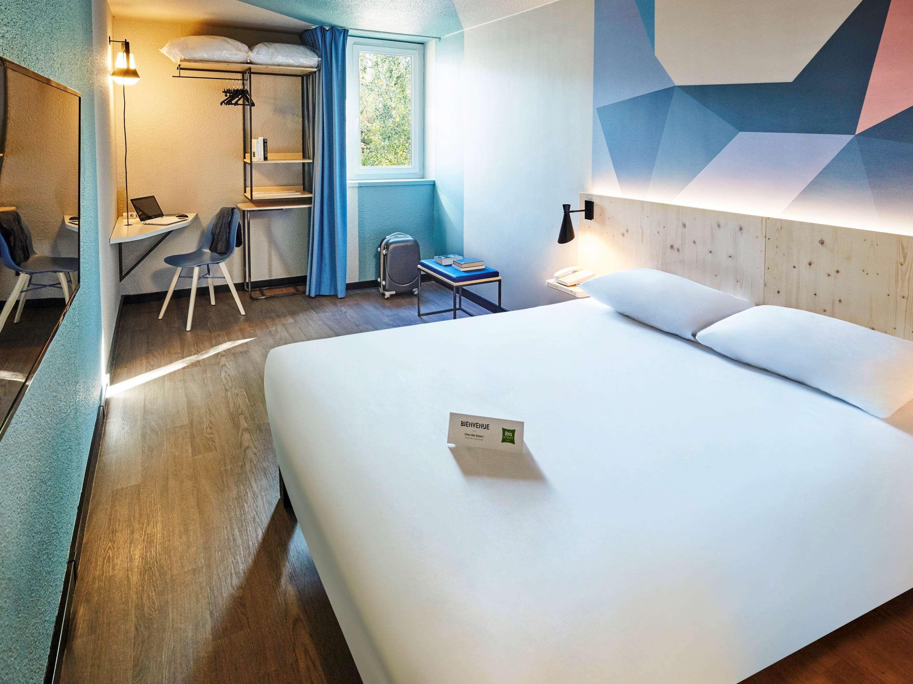 Hotel Ibis Styles Evry Lisses Esterno foto
