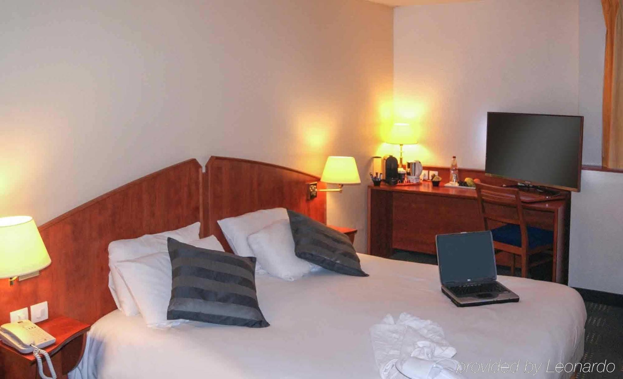 Hotel Ibis Styles Evry Lisses Esterno foto