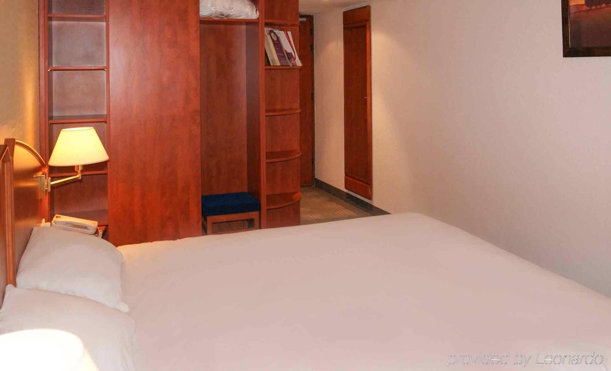 Hotel Ibis Styles Evry Lisses Esterno foto