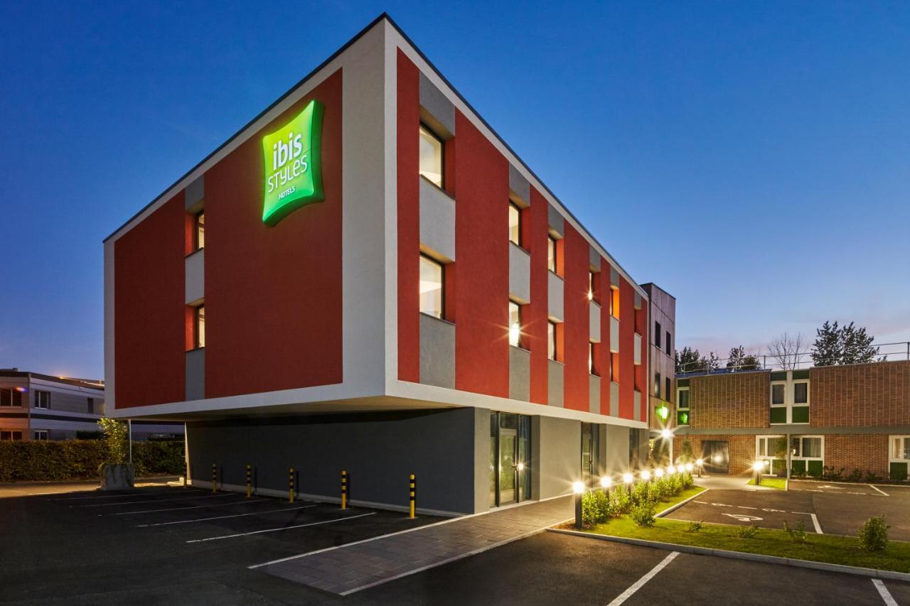 Hotel Ibis Styles Evry Lisses Esterno foto